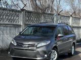 Toyota Sienna 2017 года за 16 000 000 тг. в Алматы