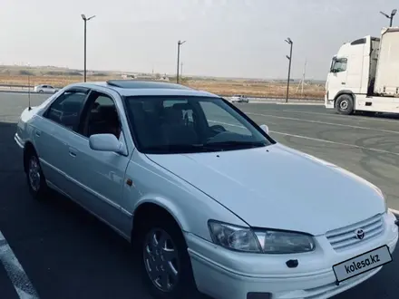 Toyota Camry 1998 года за 3 850 000 тг. в Тараз – фото 2