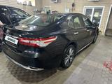 Toyota Camry 2023 годаүшін16 500 000 тг. в Актобе – фото 4