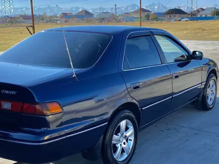 Toyota Camry 1997 года за 3 500 000 тг. в Тараз – фото 2