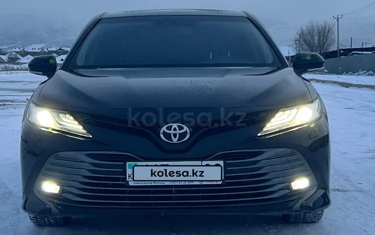 Toyota Camry 2018 года за 13 600 000 тг. в Алматы