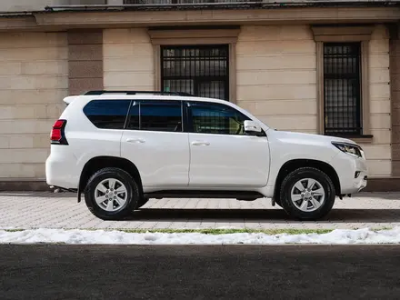 Toyota Land Cruiser Prado 2019 года за 25 000 000 тг. в Алматы – фото 9