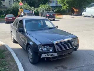Mercedes-Benz E 230