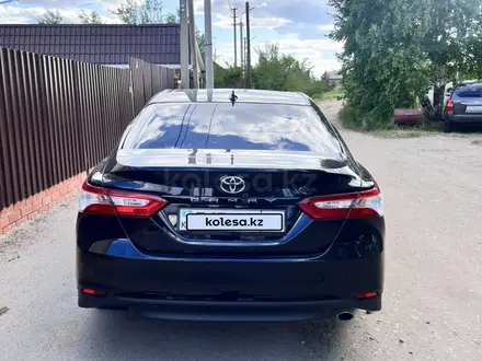 Toyota Camry 2020 года за 13 000 000 тг. в Костанай – фото 3