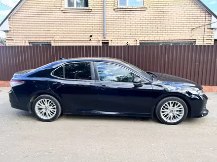 Toyota Camry 2020 года за 13 000 000 тг. в Костанай – фото 2