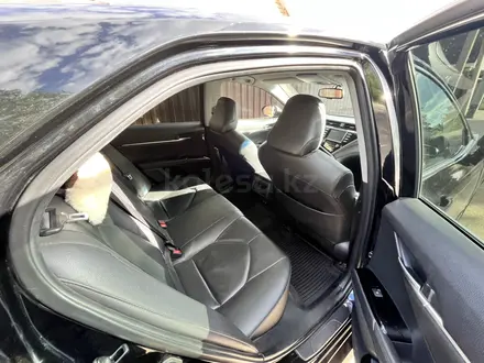 Toyota Camry 2020 года за 13 000 000 тг. в Костанай – фото 7