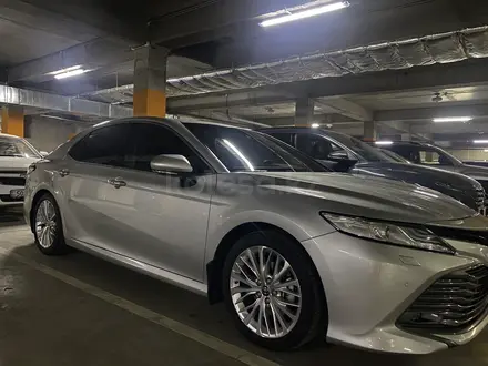 Toyota Camry 2020 года за 16 500 000 тг. в Астана – фото 2