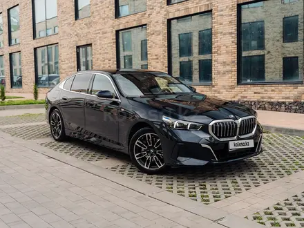 BMW 530 2024 года за 31 500 000 тг. в Алматы – фото 2