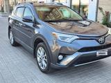 Toyota RAV4 2016 года за 8 600 000 тг. в Жанаозен