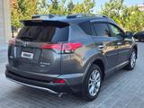 Toyota RAV4 2016 года за 8 600 000 тг. в Жанаозен – фото 3