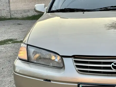 Toyota Camry 1997 года за 2 800 000 тг. в Алматы – фото 12