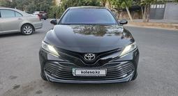 Toyota Camry 2018 года за 13 500 000 тг. в Шымкент – фото 2