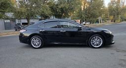 Toyota Camry 2018 года за 13 500 000 тг. в Шымкент – фото 4
