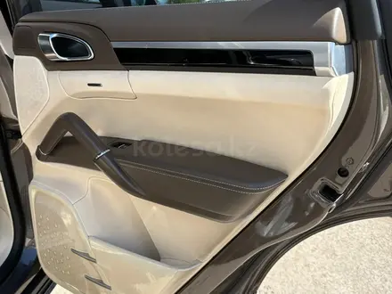 Porsche Cayenne 2014 года за 13 000 000 тг. в Астана – фото 12