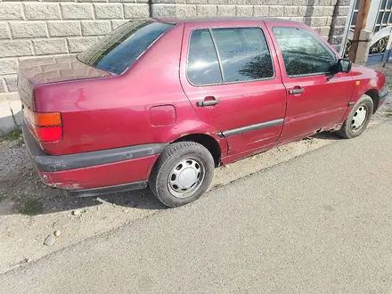 Volkswagen Vento 1993 года за 900 000 тг. в Тараз – фото 2