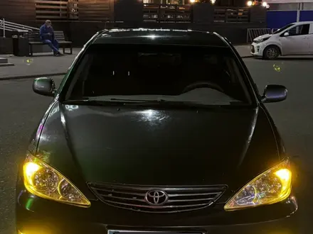 Toyota Camry 2003 года за 3 390 000 тг. в Уральск – фото 2