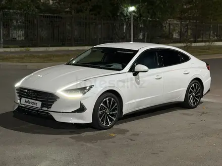 Hyundai Sonata 2022 года за 11 900 000 тг. в Астана