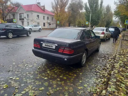 Mercedes-Benz E 320 1998 года за 3 000 000 тг. в Уральск – фото 5