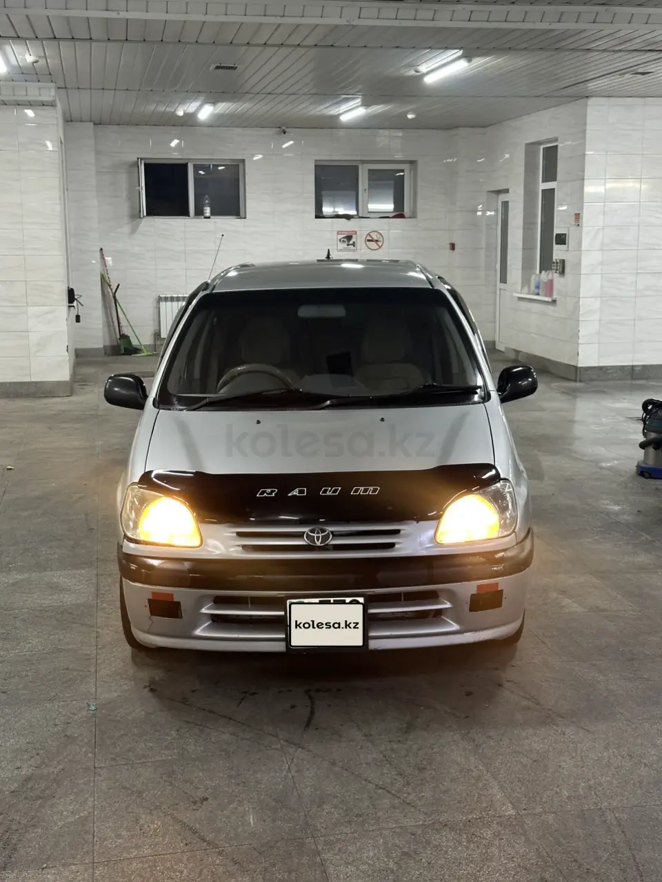 Toyota Raum, 1997