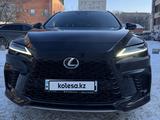 Lexus RX 500h 2023 годаүшін41 500 000 тг. в Актобе – фото 2