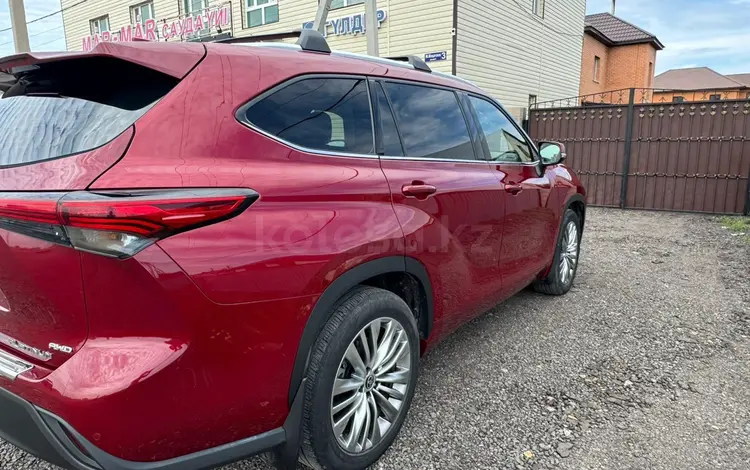 Toyota Highlander 2022 года за 22 500 000 тг. в Астана