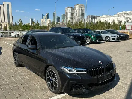 BMW 530 2023 года за 35 400 000 тг. в Астана