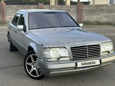 Mercedes-Benz E 320 1993 года за 3 100 000 тг. в Талдыкорган – фото 2