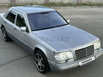 Mercedes-Benz E 320 1993 года за 3 100 000 тг. в Талдыкорган – фото 4