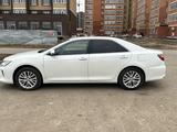 Toyota Camry 2016 года за 7 500 000 тг. в Уральск – фото 2