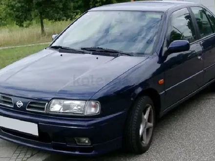 Стекло фары фонари Nissan Primera P10 за 7 000 тг. в Актобе