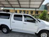 Toyota Hilux 2014 года за 12 500 000 тг. в Каскелен – фото 2