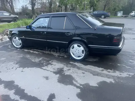 Mercedes-Benz E 280 1993 года за 2 700 000 тг. в Алматы – фото 5