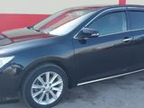 Toyota Camry 2012 года за 8 500 000 тг. в Актобе – фото 2