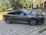 Toyota Camry 2014 года за 8 500 000 тг. в Уральск – фото 2