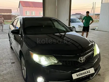 Toyota Camry 2013 года за 5 900 000 тг. в Атырау – фото 9