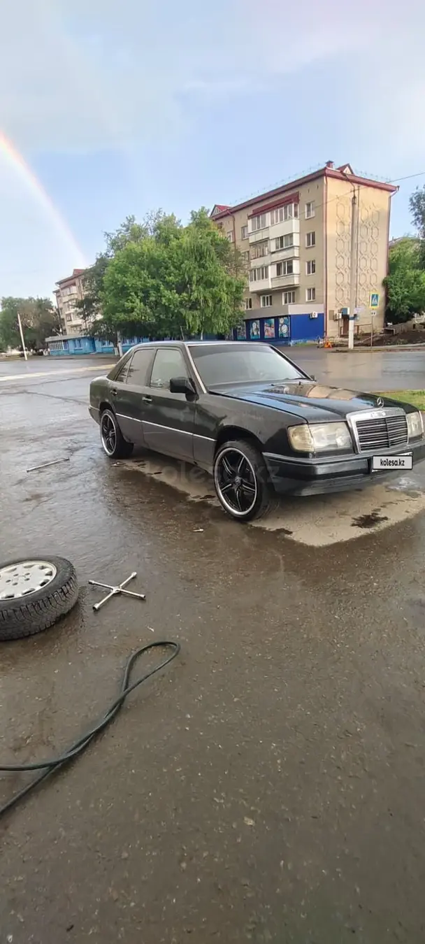 Mercedes-Benz E-Class, 1990