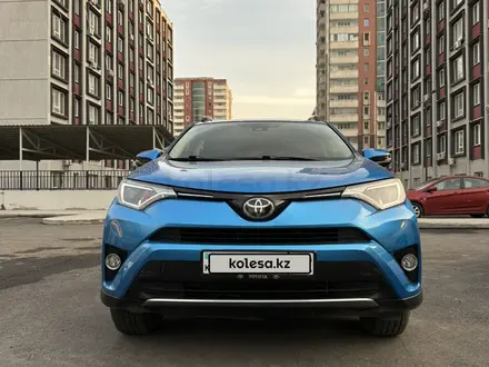 Toyota RAV4 2017 года за 9 800 000 тг. в Алматы