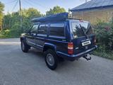 Jeep Cherokee 2000 года за 4 950 000 тг. в Алматы – фото 4