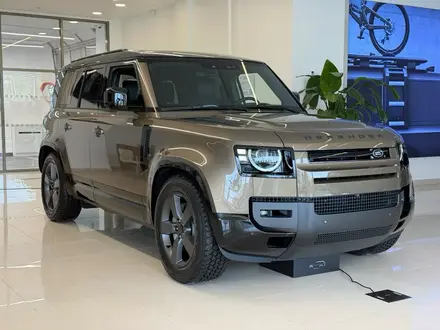 Land Rover Defender X-Dynamic SE 2026 года за 74 244 000 тг. в Усть-Каменогорск