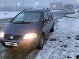 Volkswagen Sharan 2000 года за 3 500 000 тг. в Актобе – фото 5