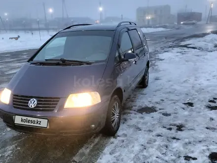 Volkswagen Sharan 2000 года за 3 700 000 тг. в Актобе – фото 5