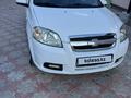 Chevrolet Aveo 2013 года за 2 800 000 тг. в Атырау – фото 2
