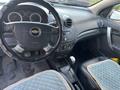 Chevrolet Aveo 2013 года за 2 800 000 тг. в Атырау – фото 6