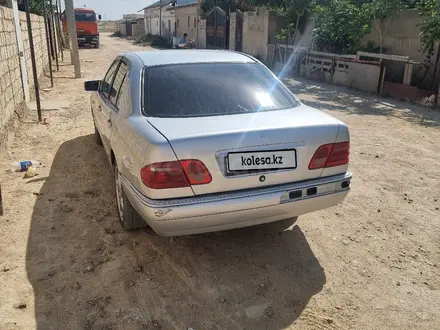 Mercedes-Benz E 280 1997 года за 1 850 000 тг. в Актау – фото 3