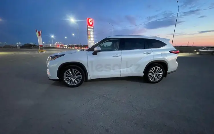Toyota Highlander 2023 года за 25 500 000 тг. в Астана