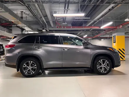 Toyota Highlander 2018 года за 14 000 000 тг. в Алматы – фото 2