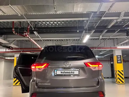 Toyota Highlander 2018 года за 14 000 000 тг. в Алматы – фото 3