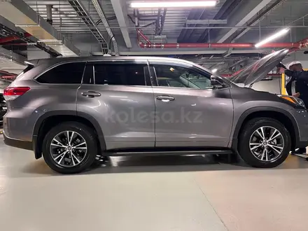Toyota Highlander 2018 года за 14 000 000 тг. в Алматы – фото 4