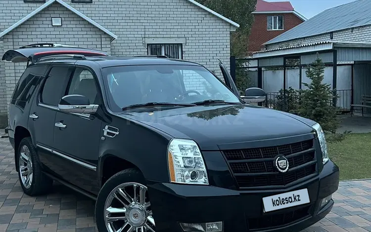 Cadillac Escalade 2012 года за 15 000 000 тг. в Актобе