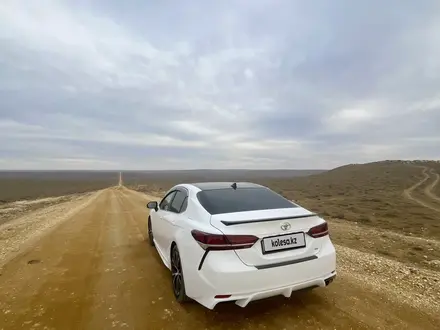 Toyota Camry 2019 года за 12 500 000 тг. в Актау – фото 3